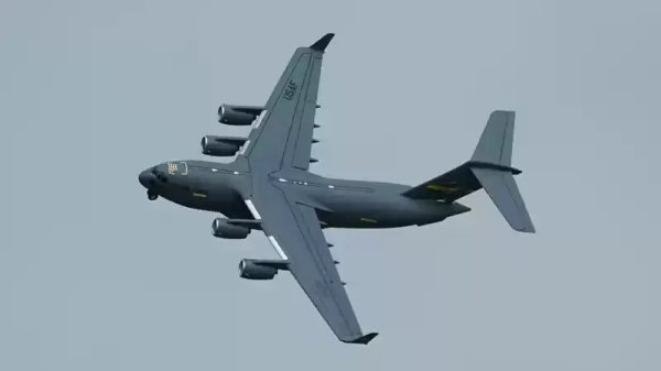 画像6: PNP Xfly C17輸送機 電動模型航空機 4-40mm強力エンジン搭載 頑丈設計 ホビー収集家向け S20d9304349094 (6)