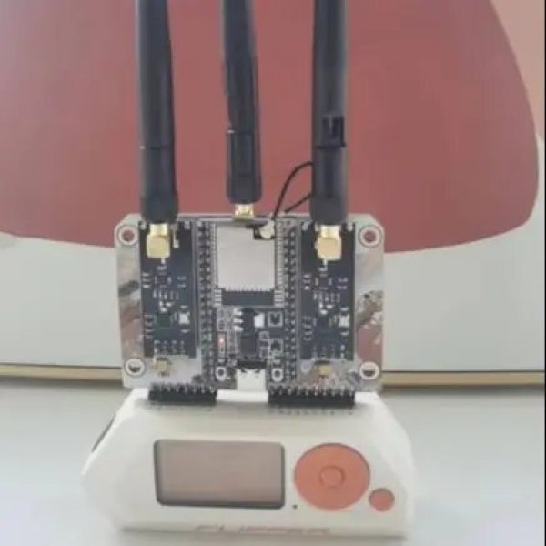 画像1: Flipper Zero向け 2.4G WiFi/ Bluetooth デュアルバンドジャマーモジュール、WPA2プロトコルクラッキングとIoTセキュリティテストをサポート S22d9328544415 (1)